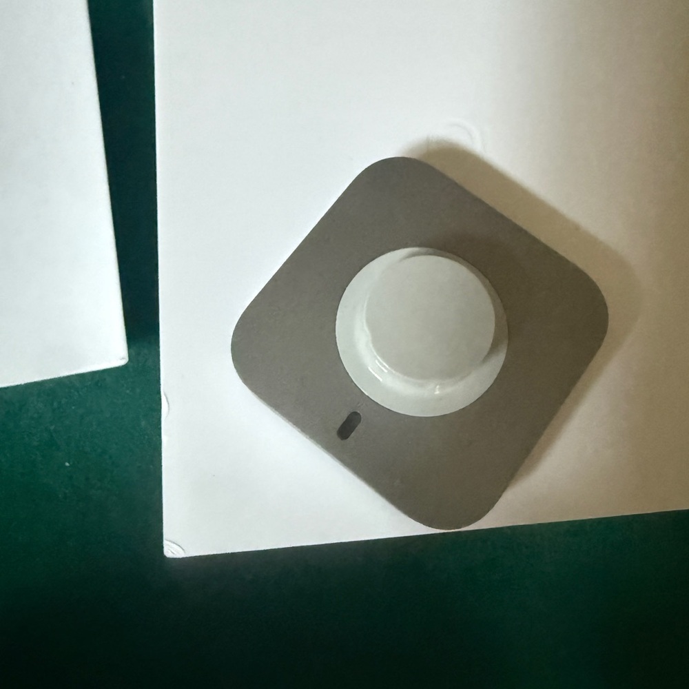 Oura Ring 4 Smart Ring Activity Tracker, in sliver color,in the box never use - Picture 5 of 9